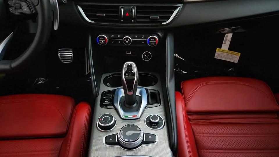 2024 Alfa Romeo Giulia - Image 17 of 20
