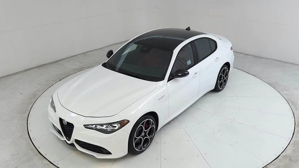 2024 Alfa Romeo Giulia - Image 9 of 20