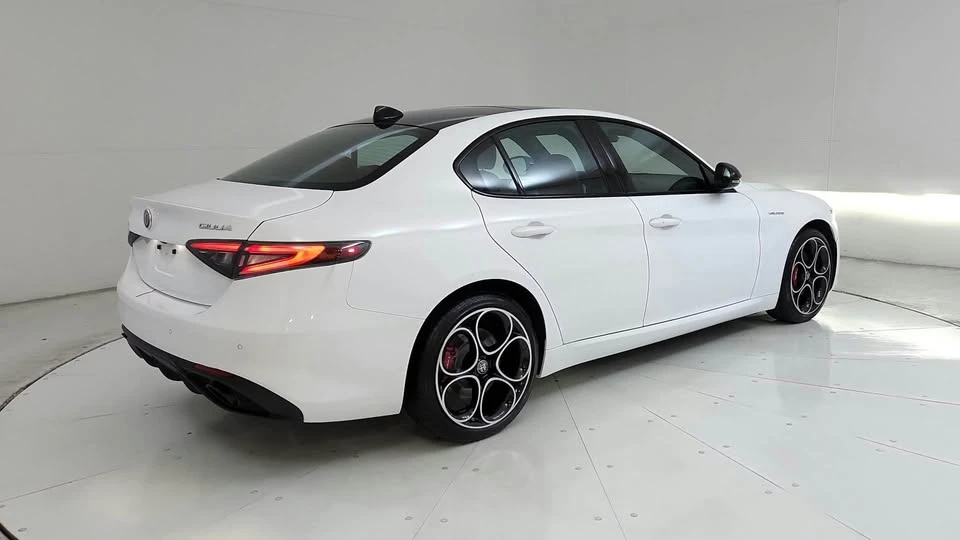 2024 Alfa Romeo Giulia - Image 8 of 20