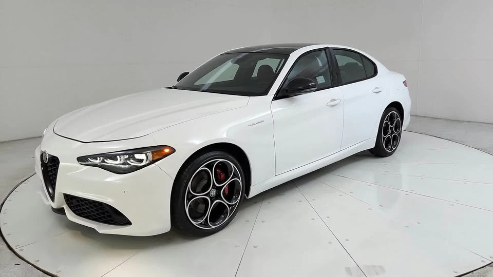 2024 Alfa Romeo Giulia - Image 3 of 20