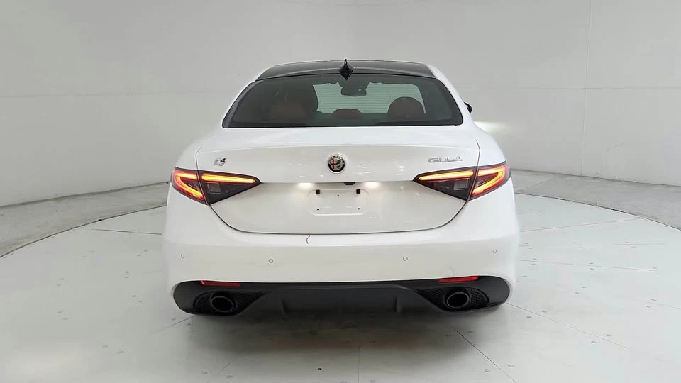 2024 Alfa Romeo Giulia - Image 6 of 20