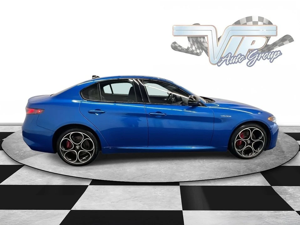 2024 Alfa Romeo Giulia - Image 9 of 10