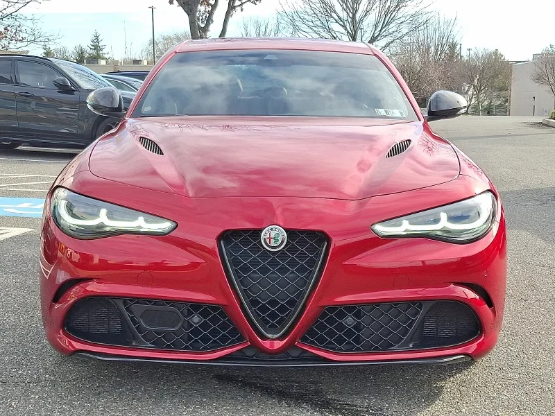 2024 Alfa Romeo Giulia - Image 2 of 12