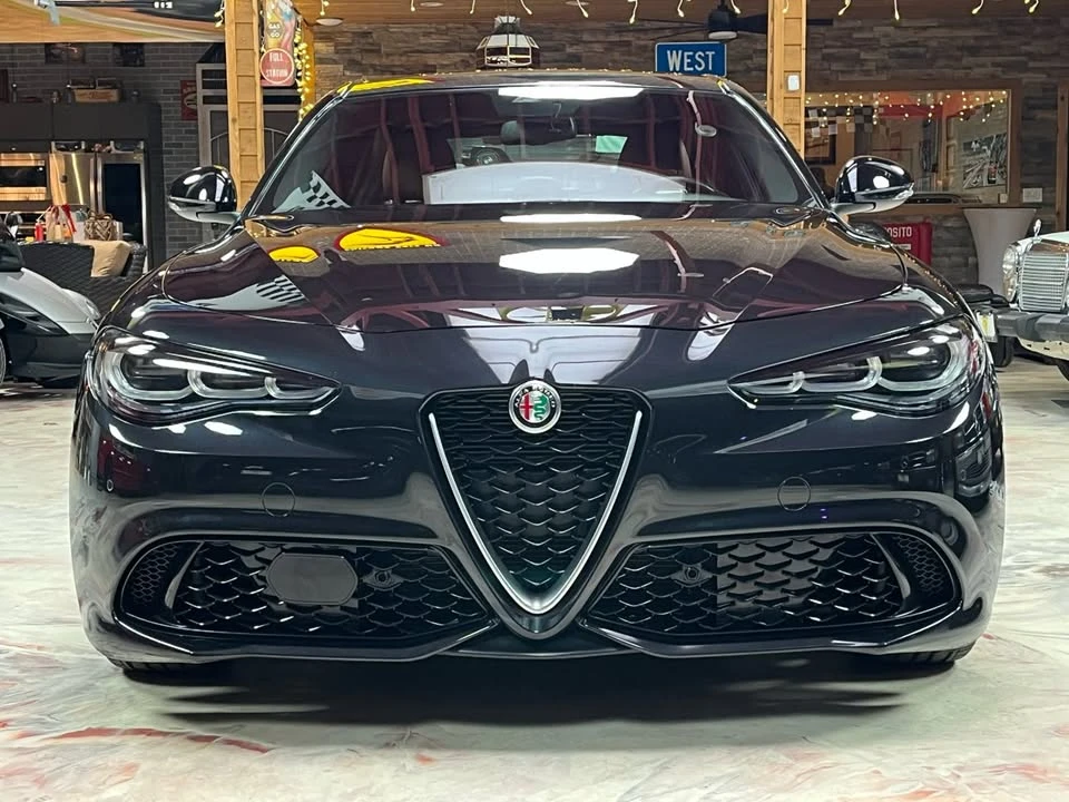 2024 Alfa Romeo Giulia - Image 2 of 19