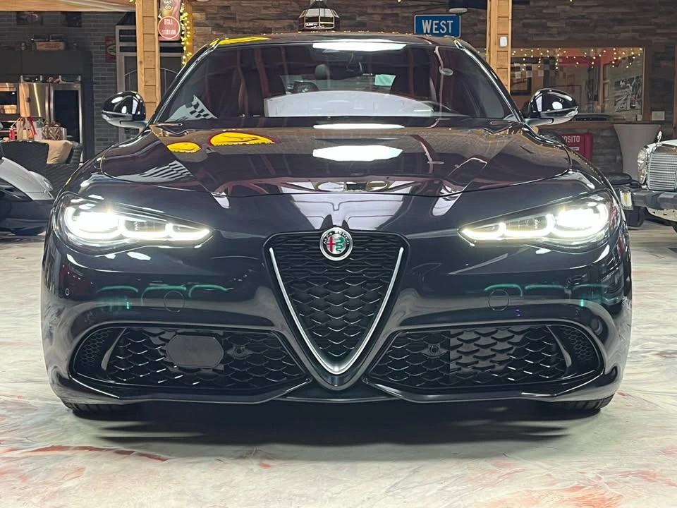 2024 Alfa Romeo Giulia - Image 7 of 19