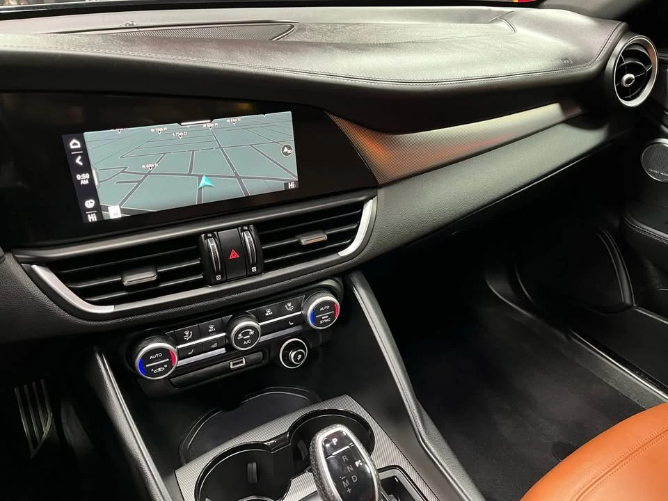 2024 Alfa Romeo Giulia - Image 17 of 19