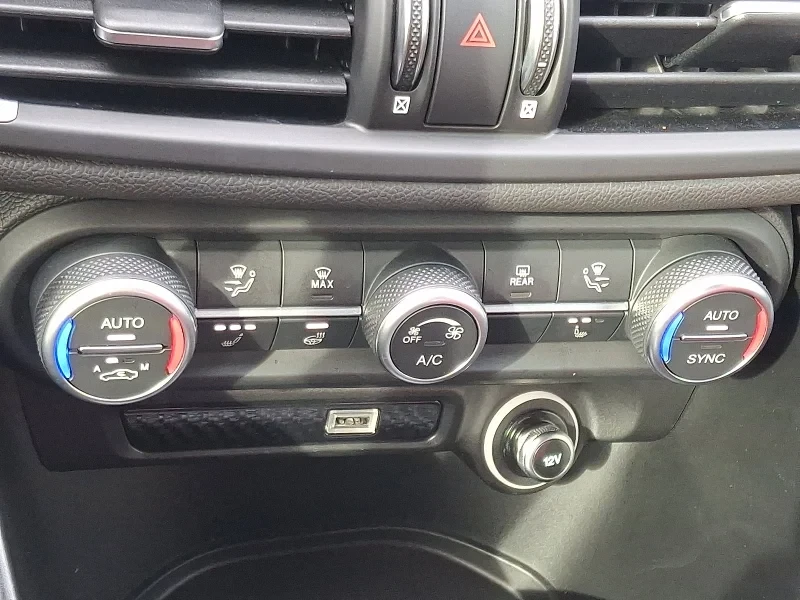 2024 Alfa Romeo Giulia - Image 10 of 12