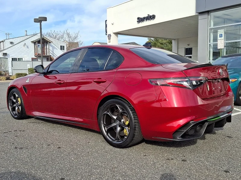 2024 Alfa Romeo Giulia - Image 5 of 12