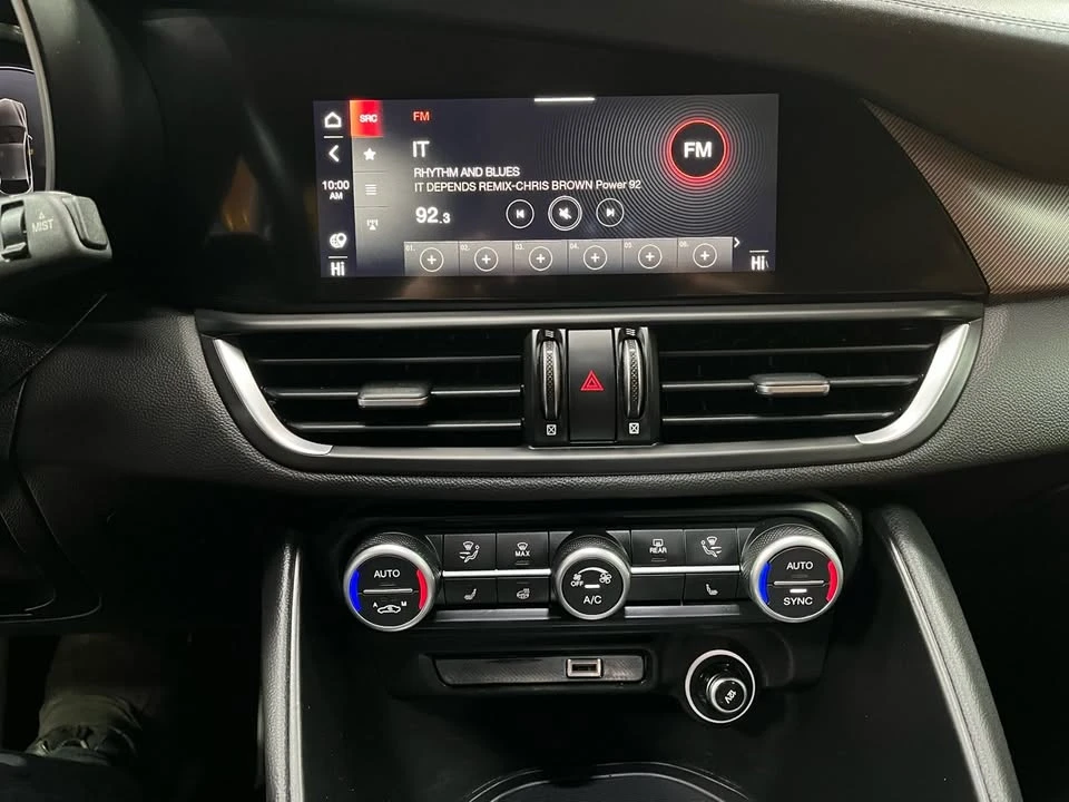 2024 Alfa Romeo Giulia - Image 18 of 19