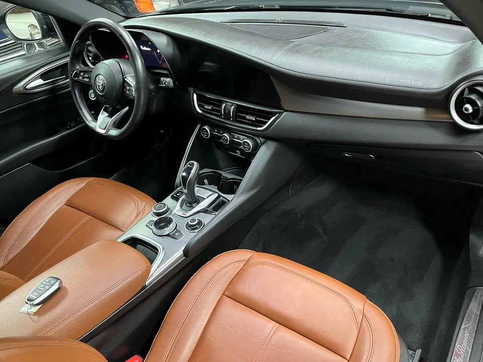 2024 Alfa Romeo Giulia - Image 10 of 19