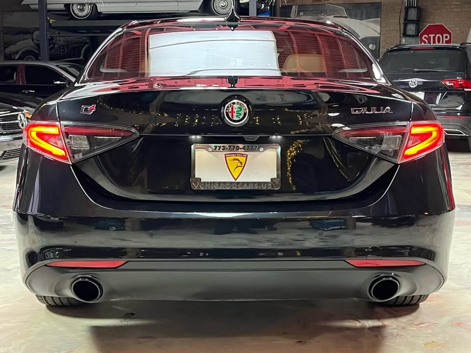 2024 Alfa Romeo Giulia - Image 8 of 19