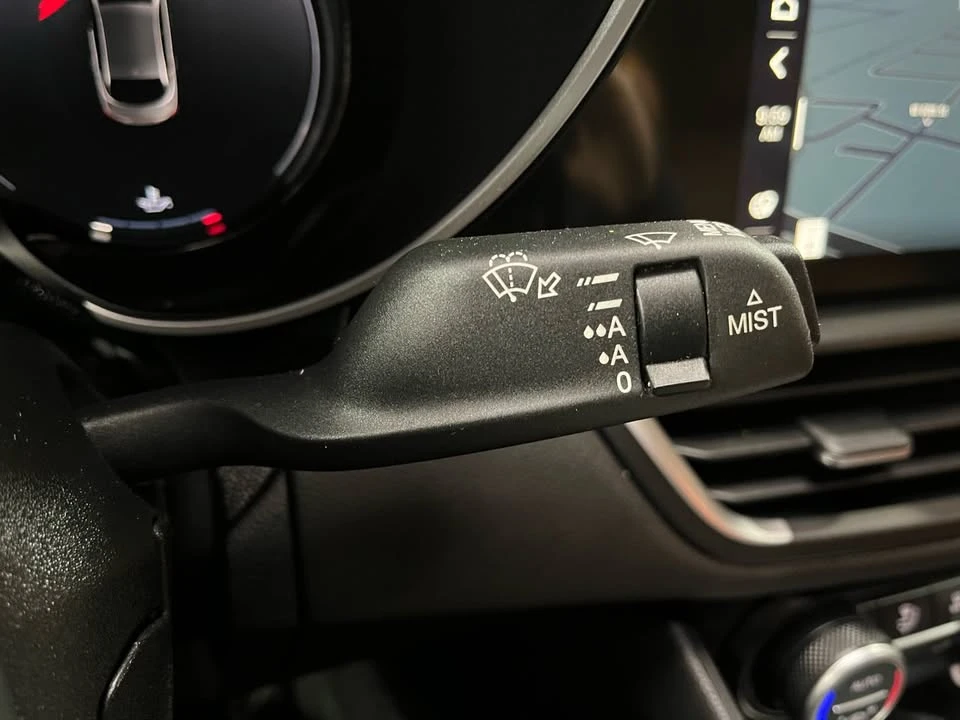 2024 Alfa Romeo Giulia - Image 15 of 19