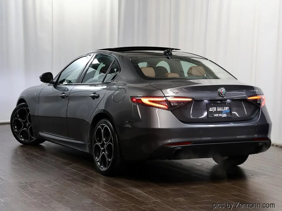 2024 Alfa Romeo Giulia - Image 10 of 20