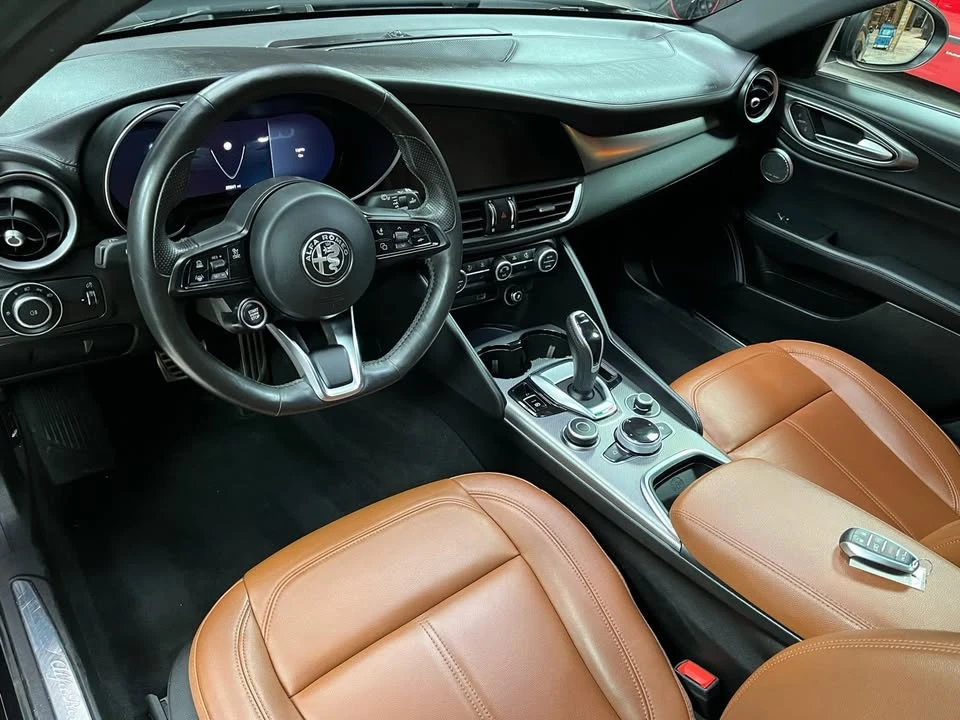 2024 Alfa Romeo Giulia - Image 9 of 19