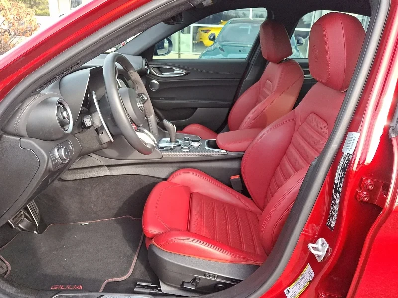 2024 Alfa Romeo Giulia - Image 8 of 12