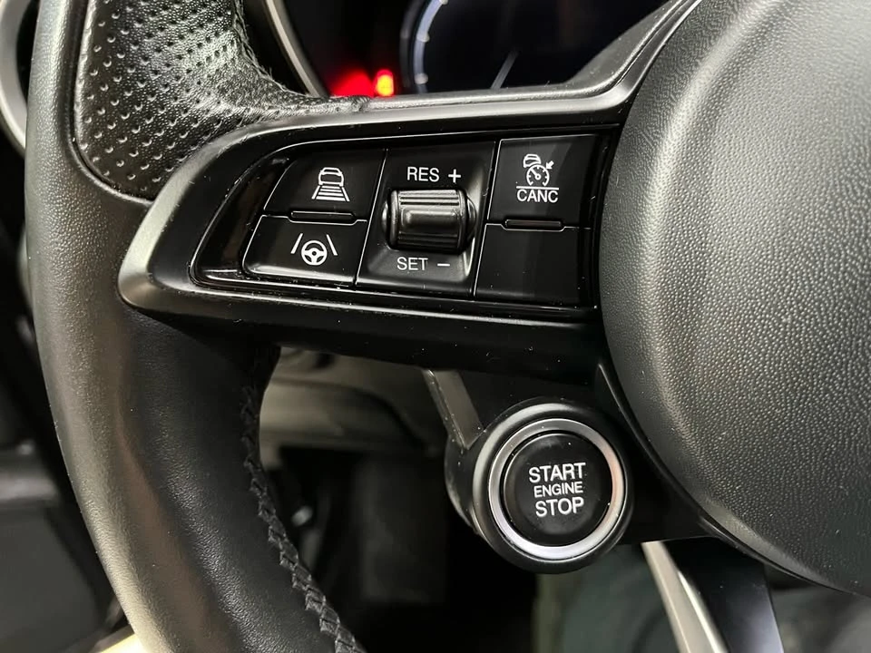 2024 Alfa Romeo Giulia - Image 14 of 19