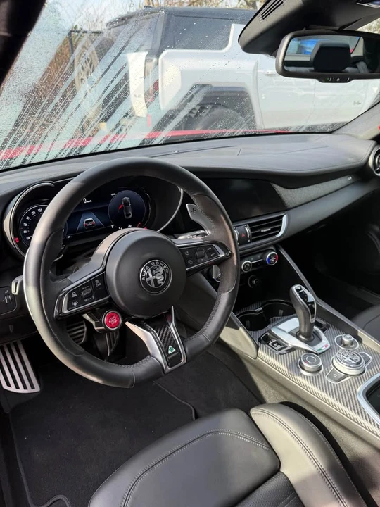 2024 Alfa Romeo Giulia - Image 4 of 9