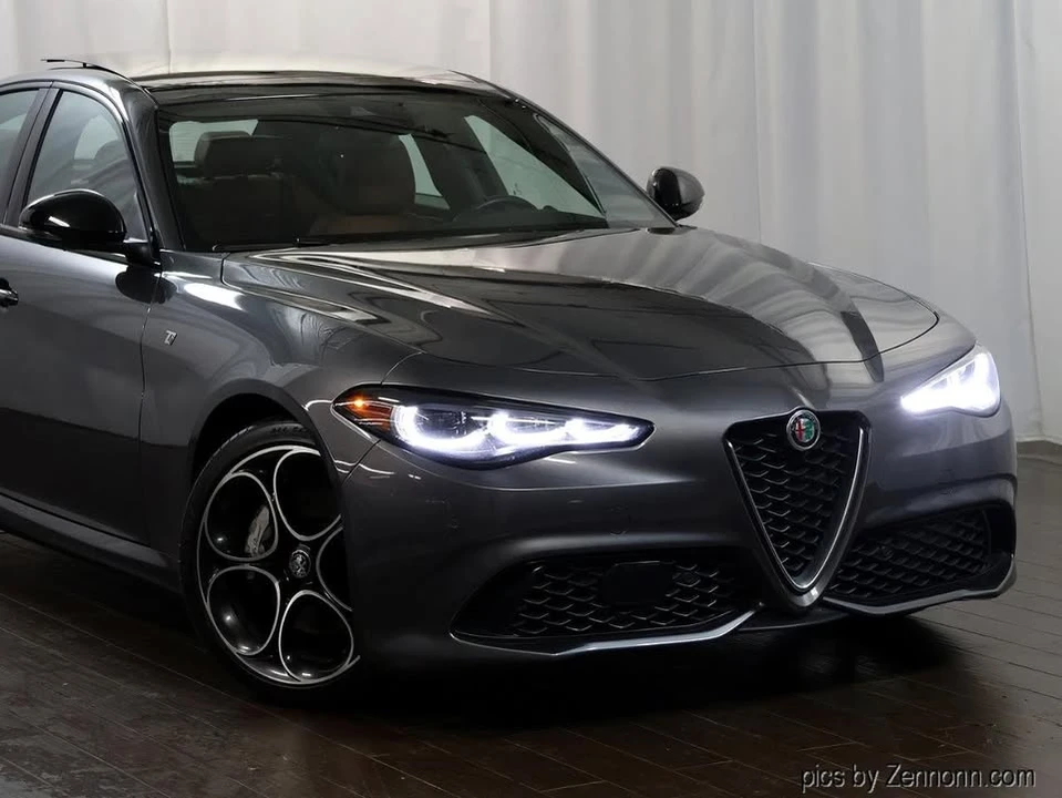 2024 Alfa Romeo Giulia - Image 2 of 20