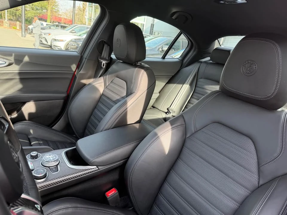 2024 Alfa Romeo Giulia - Image 5 of 9