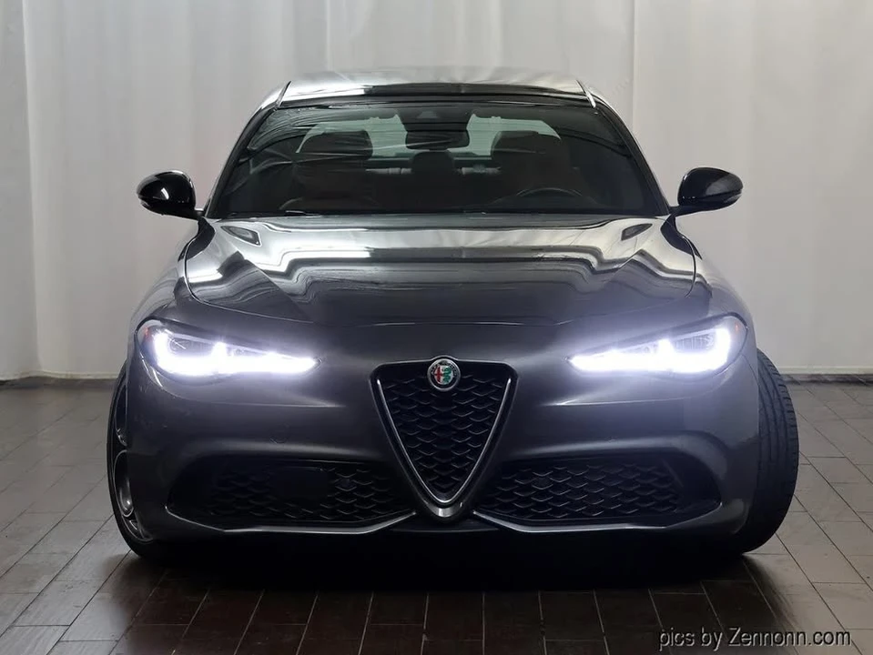2024 Alfa Romeo Giulia - Image 5 of 20