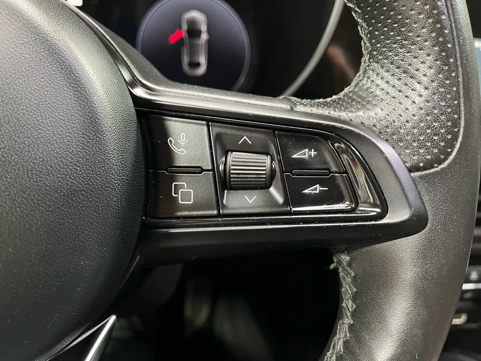 2024 Alfa Romeo Giulia - Image 13 of 19
