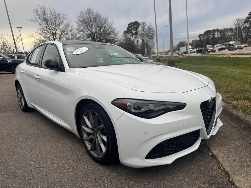 2024 Alfa Romeo Giulia - Image 2 of 11