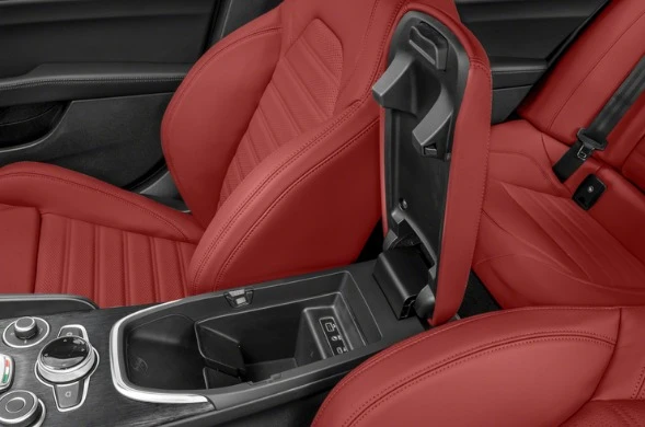 2024 Alfa Romeo Giulia - Image 10 of 12