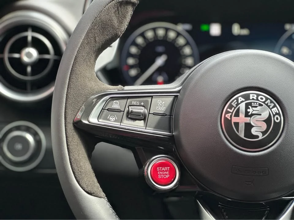 2024 Alfa Romeo Giulia - Image 6 of 8