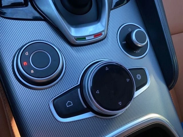 2024 Alfa Romeo Giulia - Image 19 of 21