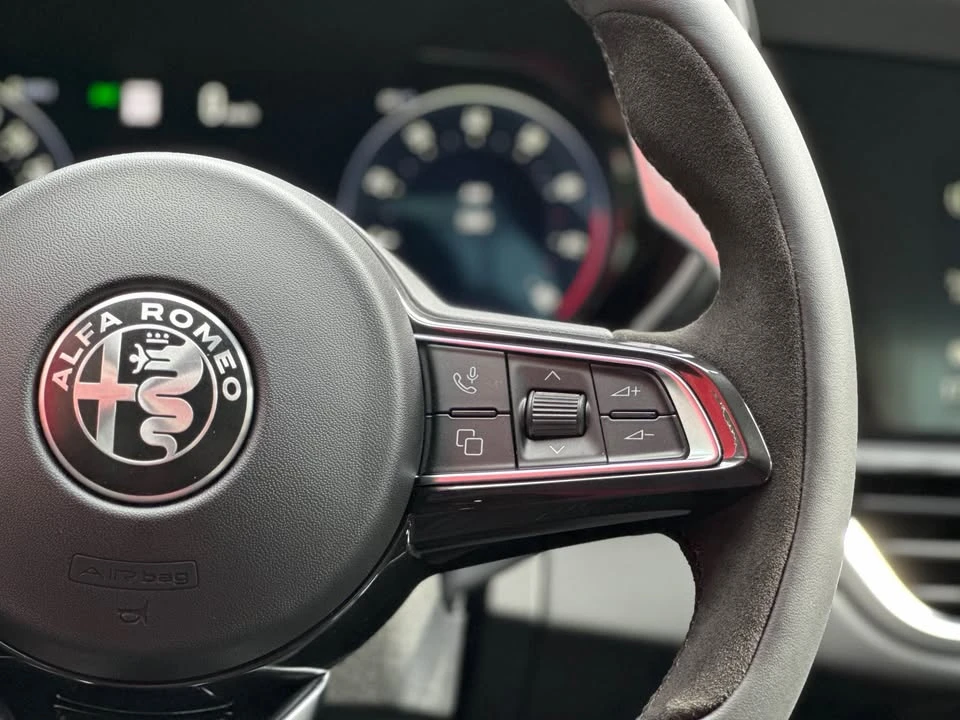 2024 Alfa Romeo Giulia - Image 7 of 8