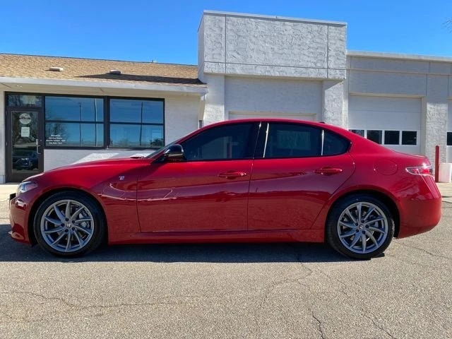 2024 Alfa Romeo Giulia - Image 3 of 21