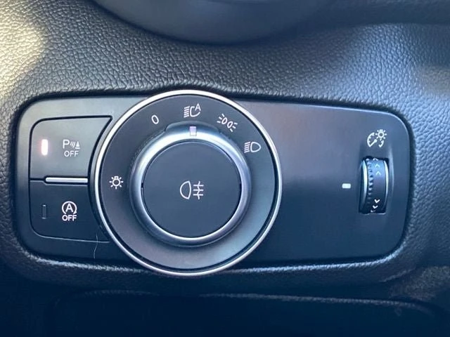 2024 Alfa Romeo Giulia - Image 15 of 21