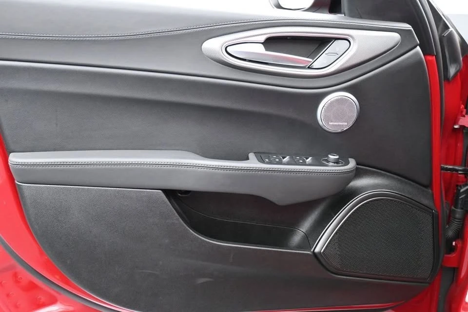 2024 Alfa Romeo Giulia - Image 9 of 20