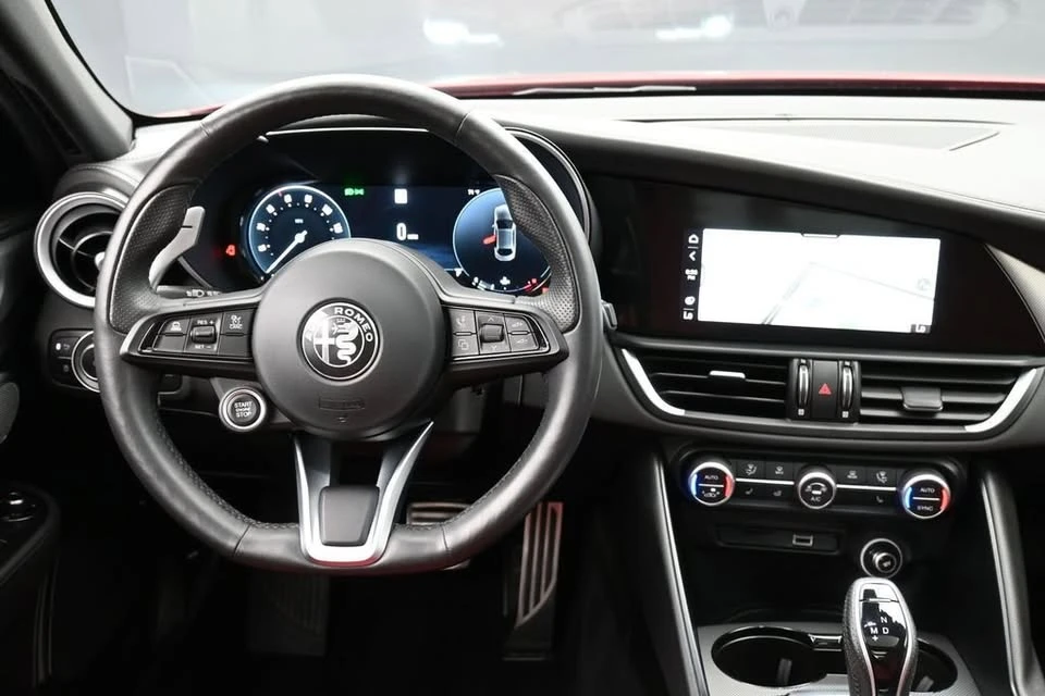2024 Alfa Romeo Giulia - Image 11 of 20