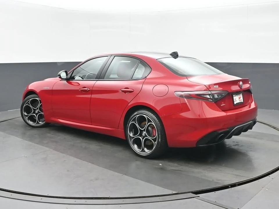 2024 Alfa Romeo Giulia - Image 5 of 20
