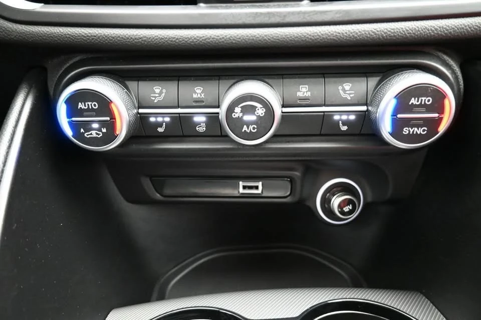 2024 Alfa Romeo Giulia - Image 16 of 20