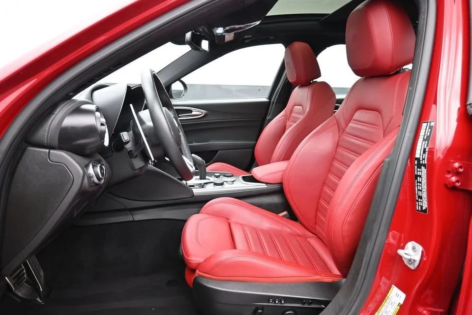 2024 Alfa Romeo Giulia - Image 10 of 20