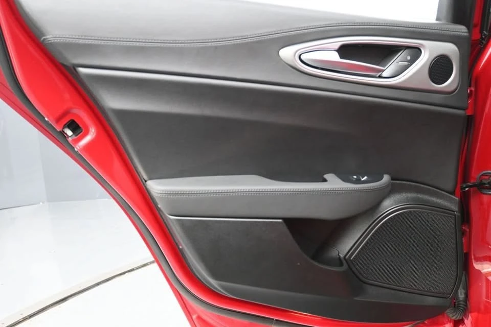 2024 Alfa Romeo Giulia - Image 18 of 20