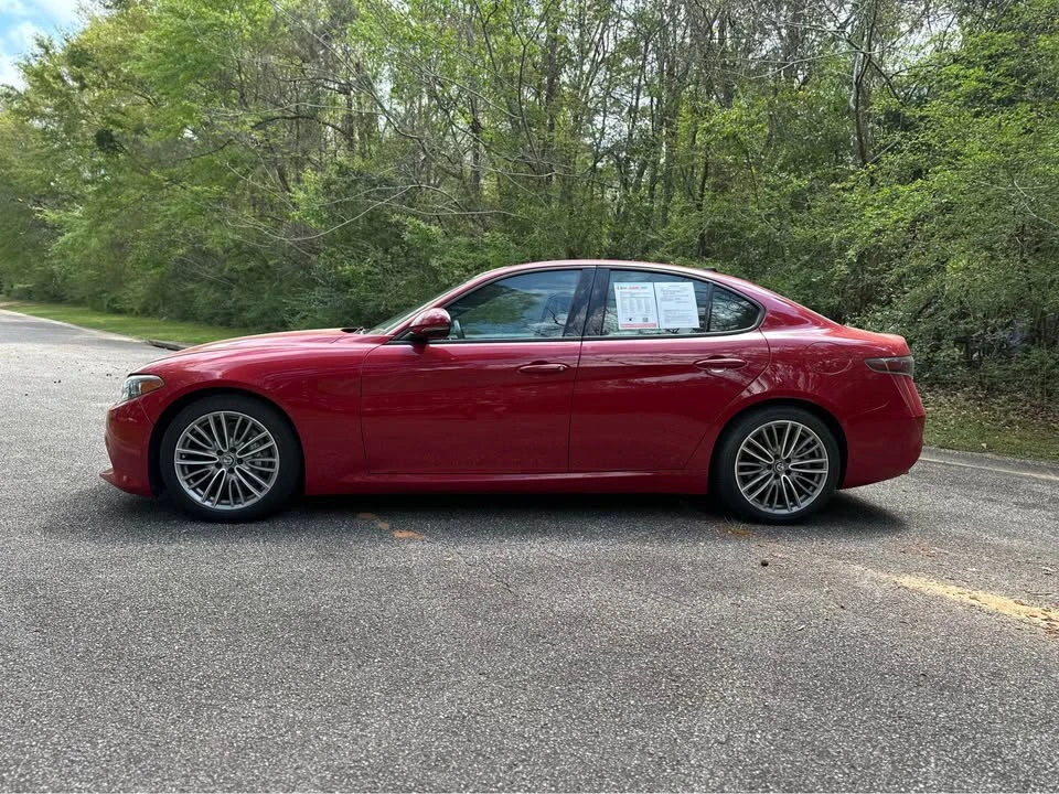 2024 Alfa Romeo Giulia - Image 2 of 8