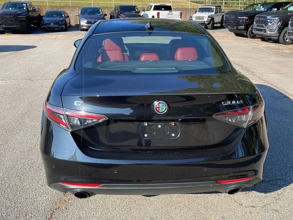 2024 Alfa Romeo Giulia - Image 5 of 19