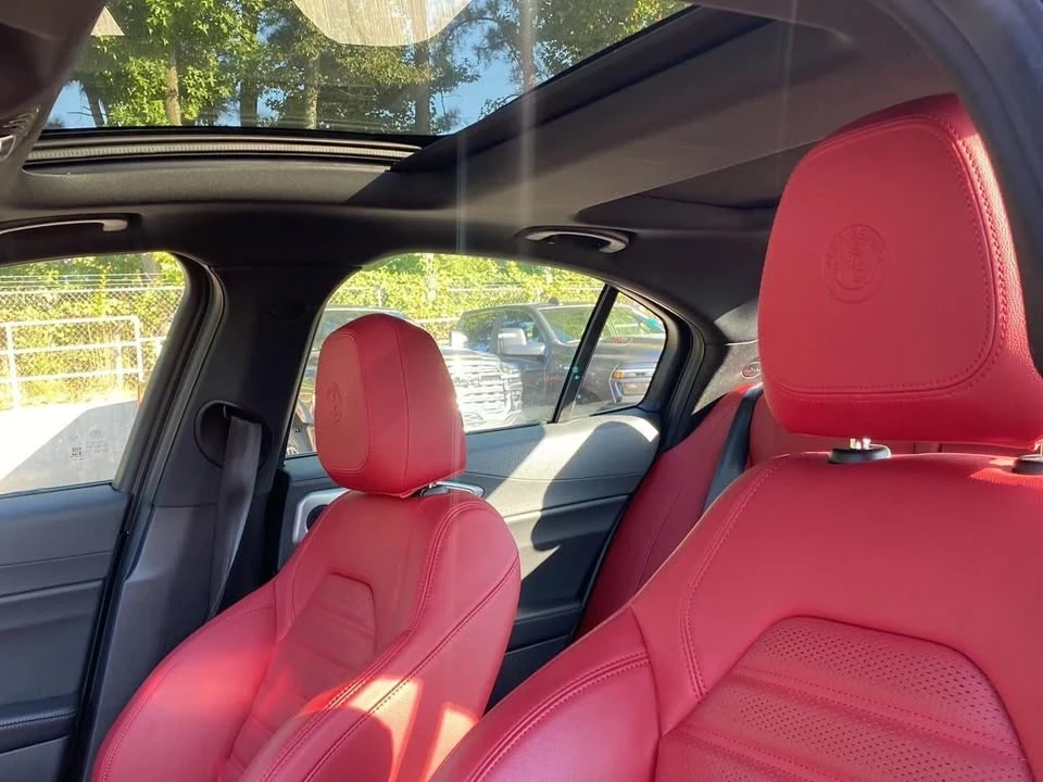 2024 Alfa Romeo Giulia - Image 7 of 19