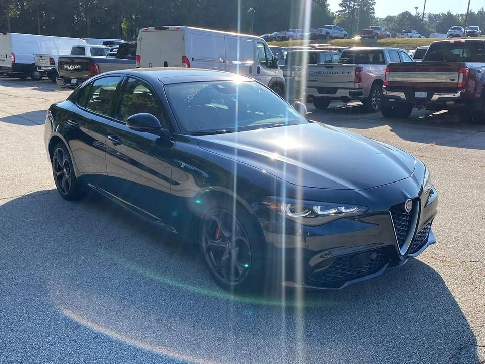 2024 Alfa Romeo Giulia - Image 2 of 19