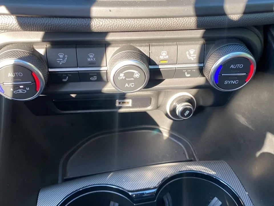 2024 Alfa Romeo Giulia - Image 12 of 19