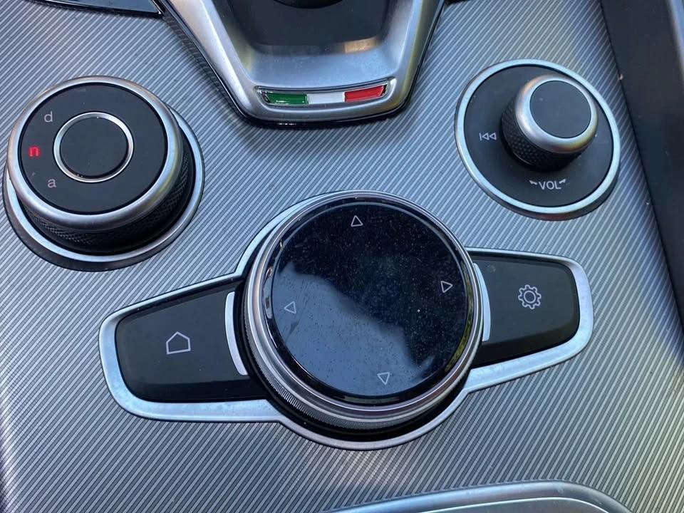 2024 Alfa Romeo Giulia - Image 13 of 19