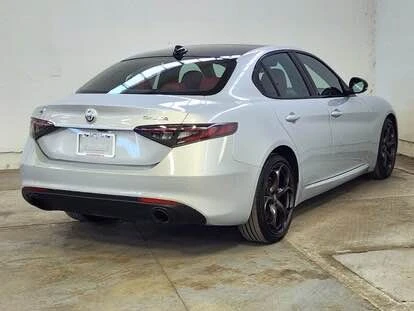 2024 Alfa Romeo Giulia - Image 5 of 11