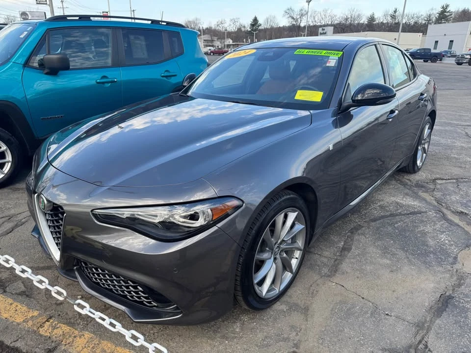 2024 Alfa Romeo Giulia - Image 8 of 12