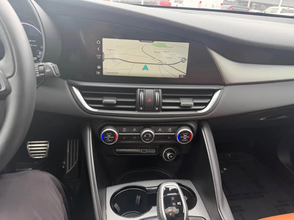 2024 Alfa Romeo Giulia - Image 15 of 17