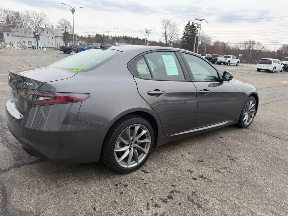 2024 Alfa Romeo Giulia - Image 3 of 17