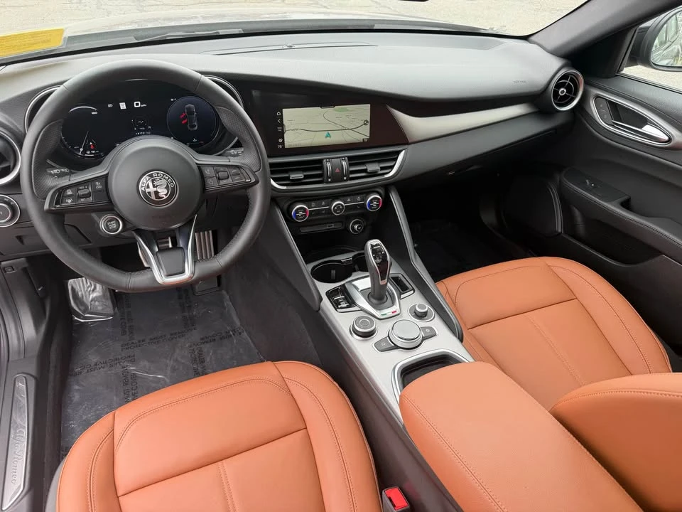 2024 Alfa Romeo Giulia - Image 12 of 17