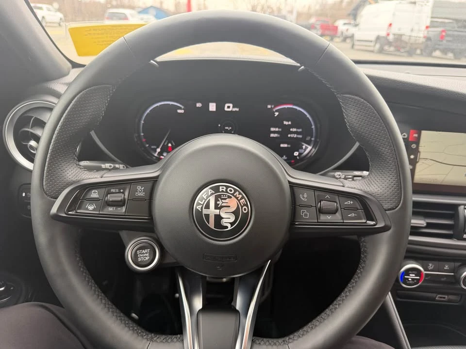 2024 Alfa Romeo Giulia - Image 16 of 17